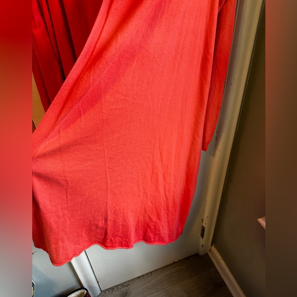 Moda International - coral short back long front open cardigan. Slight pilling - Picture 10 of 11